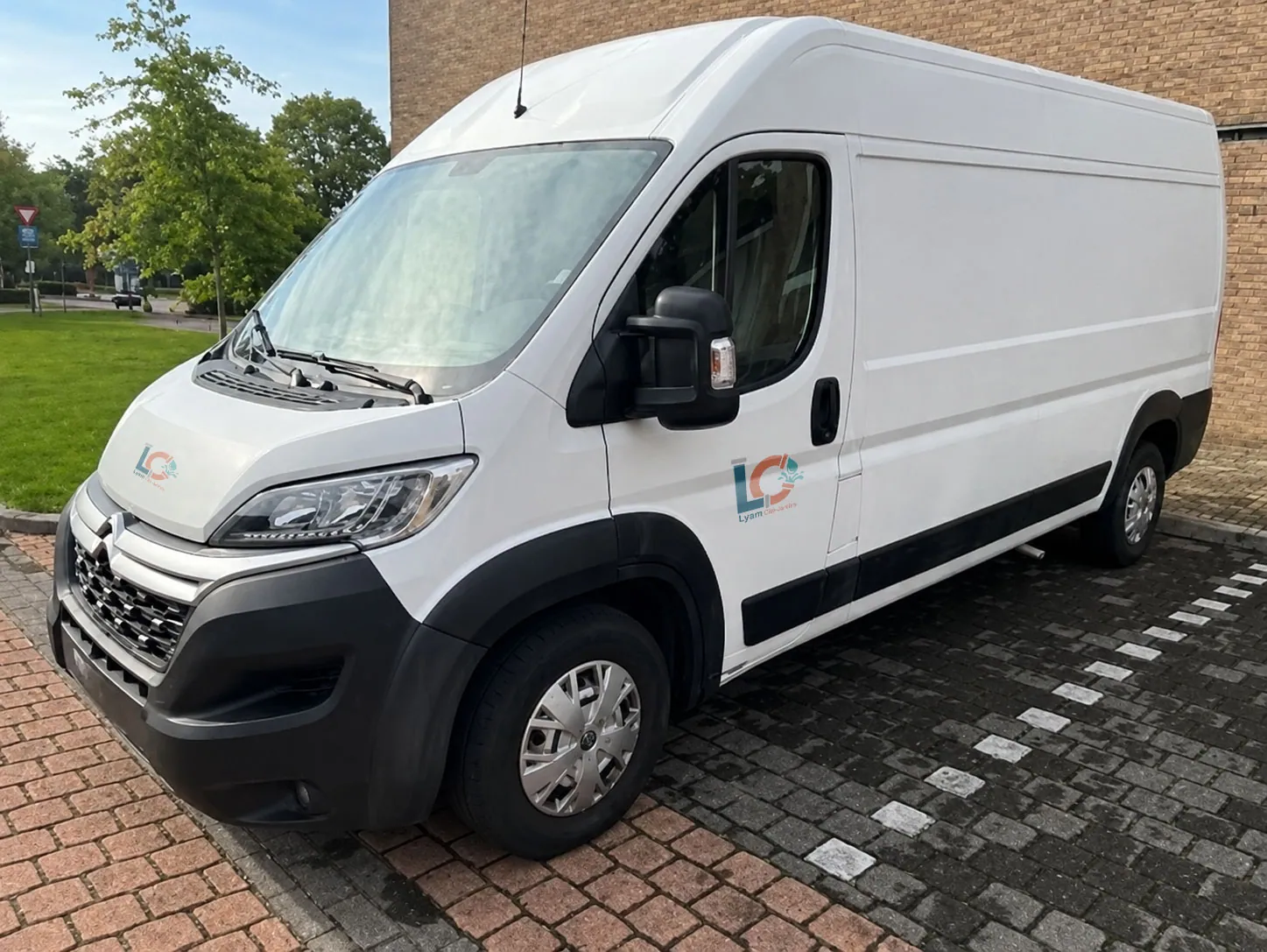 Camionnette de dépannage plomberie Lyam Cité-Jardins à Cachan